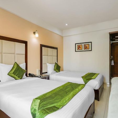 Treebo Trend Hotel Parker Ахмедабад Экстерьер фото