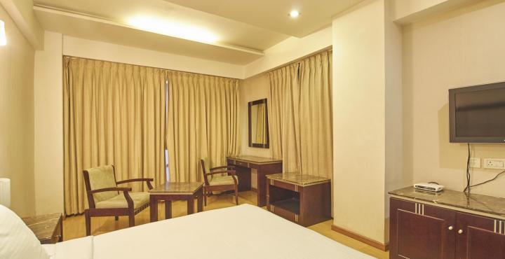 Treebo Trend Hotel Parker Ахмедабад Экстерьер фото