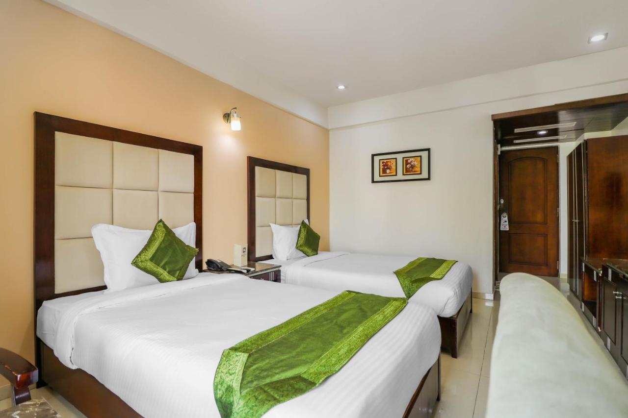 Treebo Trend Hotel Parker Ахмедабад Экстерьер фото