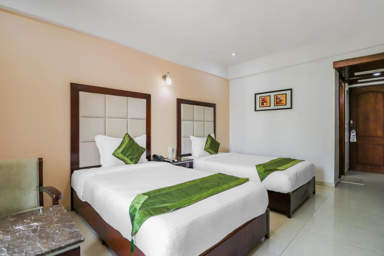 Treebo Trend Hotel Parker Ахмедабад Экстерьер фото
