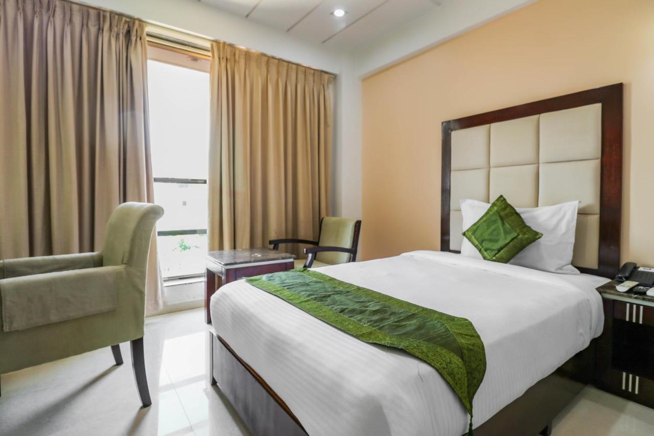 Treebo Trend Hotel Parker Ахмедабад Экстерьер фото