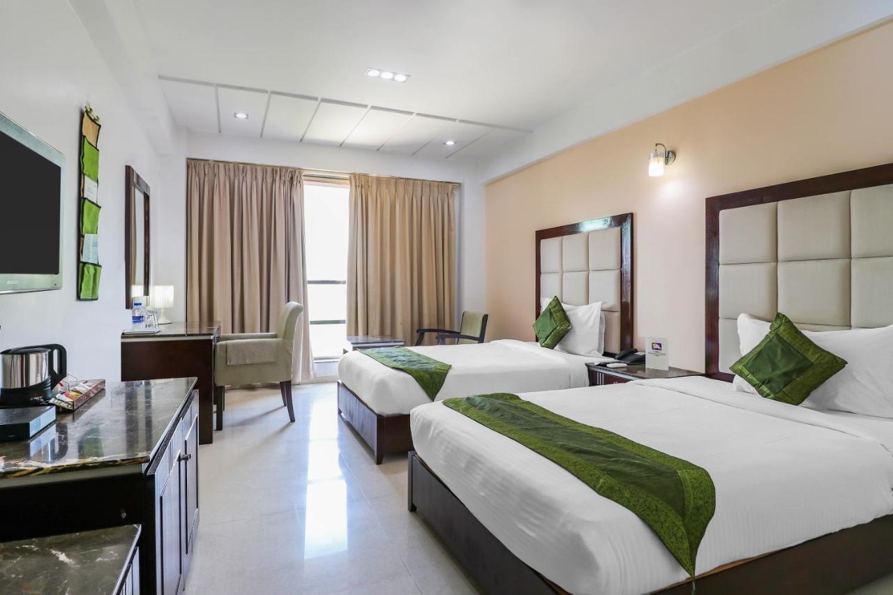 Treebo Trend Hotel Parker Ахмедабад Экстерьер фото