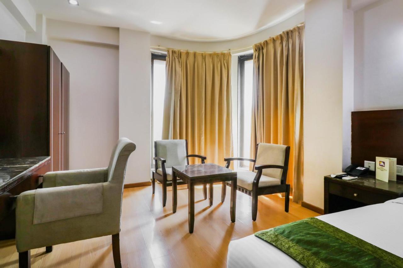 Treebo Trend Hotel Parker Ахмедабад Экстерьер фото